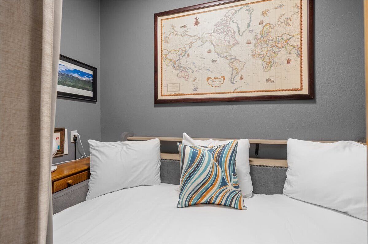WiFi, bed sheets
