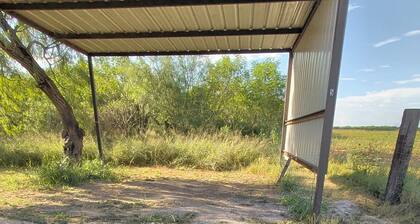 Delightful barn retreat in charming San Benito perfect for relaxing getaway..