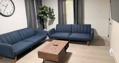 Home for Families | Sleeps 11 | 5 min Downtown