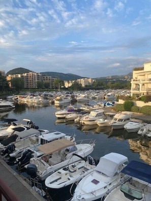 Marina - Apartment with shared pool and terrace (Mandelieu-la-Napoule)