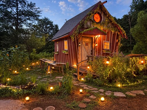 The Crooked Cabin - Wood-Fired Hot Tub near RRG