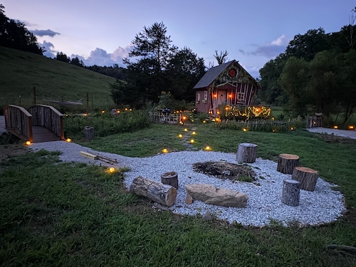 The Crooked Cabin - Wood-Fired Hot Tub near RRG