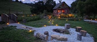 The Crooked Cabin - Wood-Fired Hot Tub near RRG