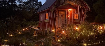 The Crooked Cabin near RRG | Wood-Fired Hot Tub