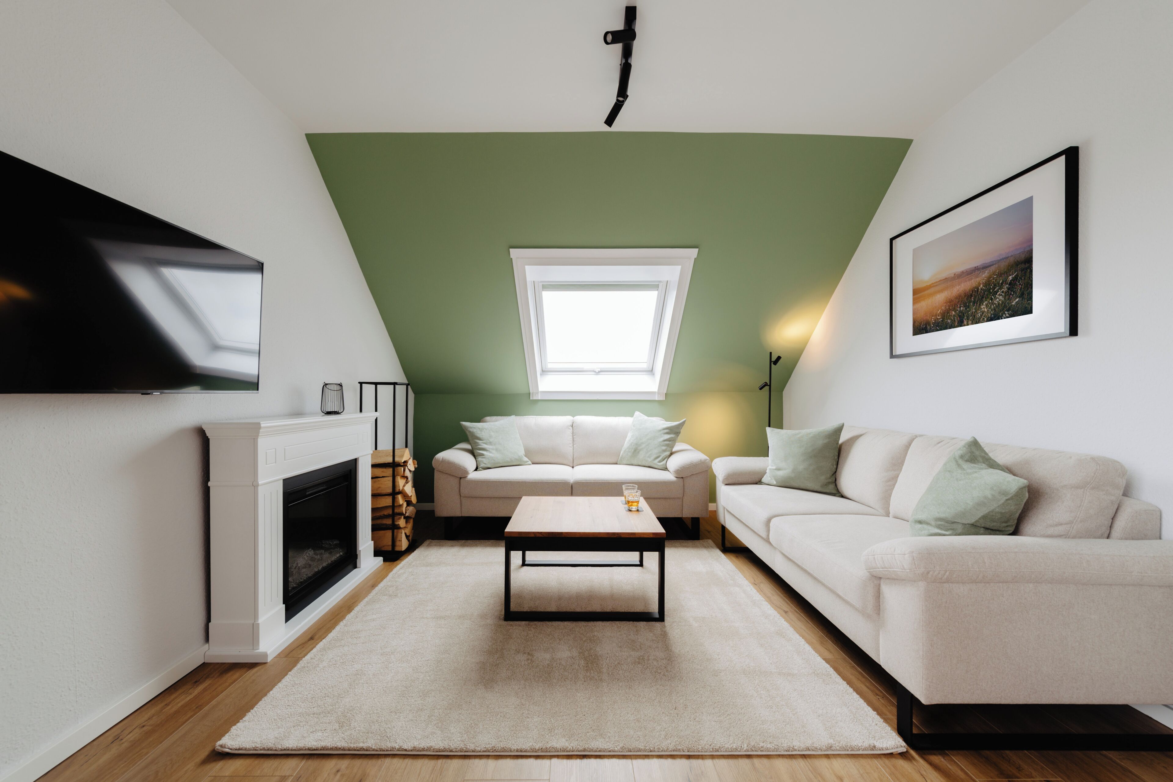 Smart-TV, Kamin, Stereoanlage