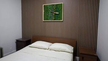 Tabla de planchar con plancha, wifi y ropa de cama