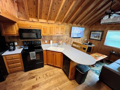 Lake Carrol Cabin With RV Slip/Power