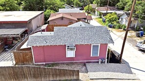 Exterior - 10 Mins to Dt, Parking, Updated Home, Pets! (San Antonio)