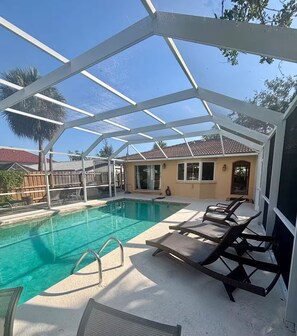 Pool - Private pool home a bike ride to Siesta Key beach (Siesta Key)