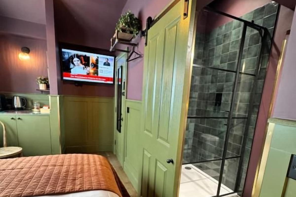 Habitació doble clàssica, 1 llit de matrimoni gran | Llençols de cotó egipci i roba de llit d'alta qualitat