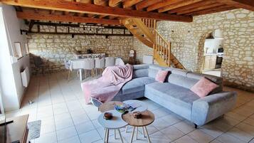 Smart TV y chimenea
