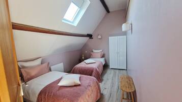 4 chambres, fer et planche à repasser, Wi-Fi gratuit, draps fournis