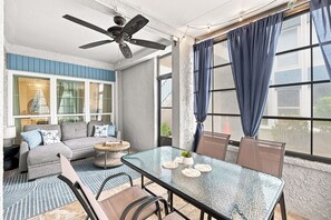 Dining - The Seashell Sanctuary, Sleeps 8, Beach and Pool, cable and high speed wifi (Madeira Beach)
