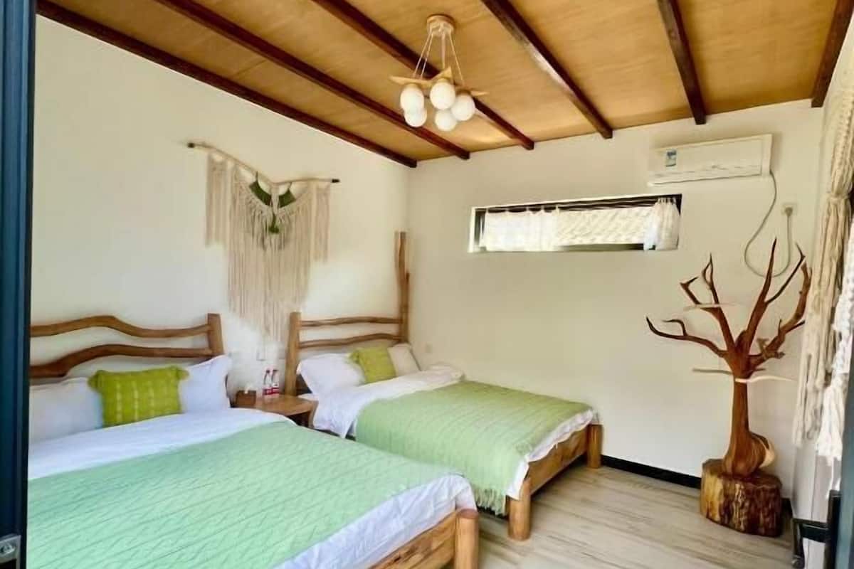 Comfort-Zweibettzimmer, eigenes Bad, Blick auf den Innenhof | Verdunkelungsvorhänge, kostenloses WLAN