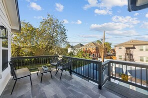 Property grounds - Cowboy Oasis | Sleeps 7 (Houston)