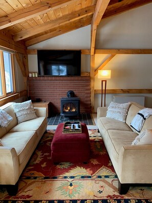 Living area - Prime Ski-In/Ski-Out Location at Sugarloaf! (Carrabassett Valley)