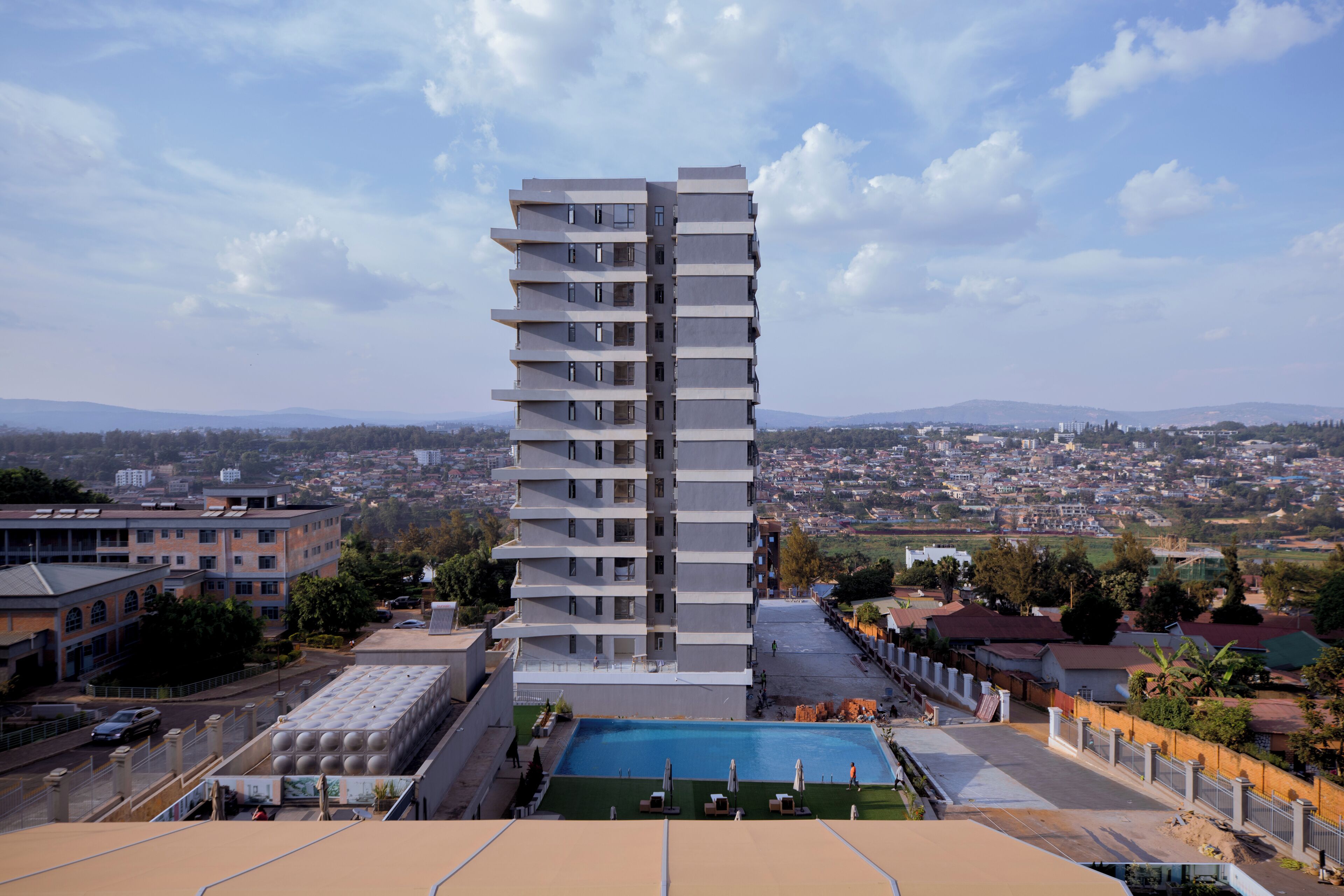 Appartement exécutif, balcon, vue sur la piscine | Extérieur