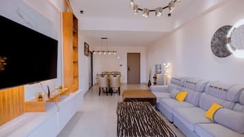 Executive Apartment, Balcony, Pool View | Living area