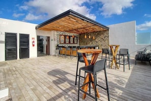 Outdoor dining - Playa del Carmen 2BR Near 5th Ave & Pool (Playa del Carmen)