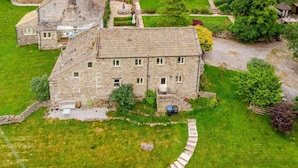Exterior - Dowgill 3-bed Barn Sleeps7 Hottub&parking (Harrogate)