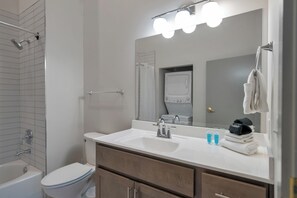 Bathroom - Downtown Studio - Near Parking - Medical Area - 3F (Louisville)