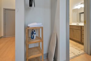 Interior - Downtown Studio - Near Parking - Medical Area - 3F (Louisville)
