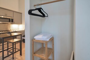 Private kitchen - Downtown Studio - Near Parking - Medical Area - 3F (Louisville)