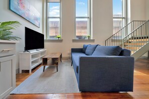 Living area - Creative Loft - Nearby Parking - City Center - 2F (Louisville)