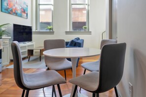 Dining - Creative Loft - Nearby Parking - City Center - 2F (Louisville)