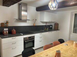 Private kitchen - Vrbo Property (Barbentane)
