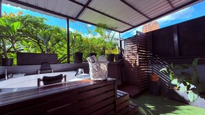 Bain à remous extérieur