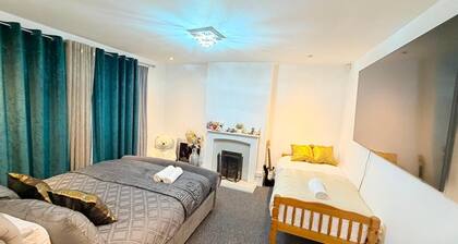 7 Guests 3-br Free Parking-near Manchester Airport