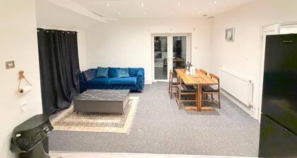 7 Guests 3-br Free Parking-near Manchester Airport