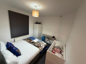 Room - 7 Guests 3-br Free Parking-near Manchester Airport (Cheadle)