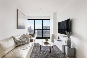 Living area - Zyra Lookout Riverside Retreat with Pools and Sauna (Southbank)