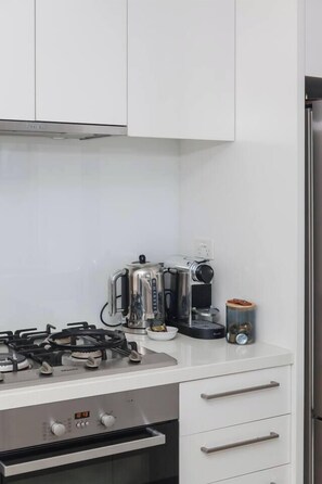 Coffee/tea maker, fridge, microwave, oven - Zyra Lookout Riverside Retreat with Pools and Sauna (Southbank)