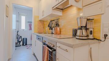 Coffee/tea maker, fridge, microwave, oven
