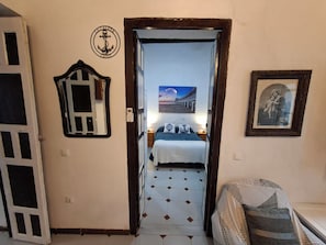 Habitació superior, 1 llit doble, aire condicionat, vistes al pati | Vista des de l'habitació