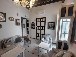 Kamar Superior, 1 Tempat Tidur Double, AC, pemandangan halaman | Area keluarga