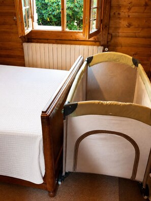 Travel crib, WiFi (free) - With a pearlescent wood. Cozy Chalet in the Heart of the Vosges – Gérardmer (Gerbépal)