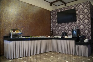 Free daily buffet breakfast