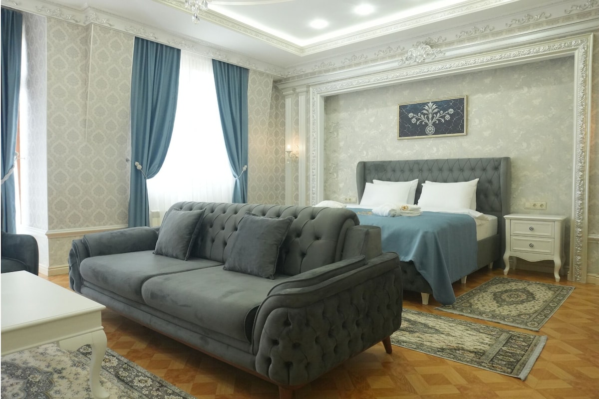 Presidential Suite, City View, Executive Level | In-room safe, soundproofing, free WiFi