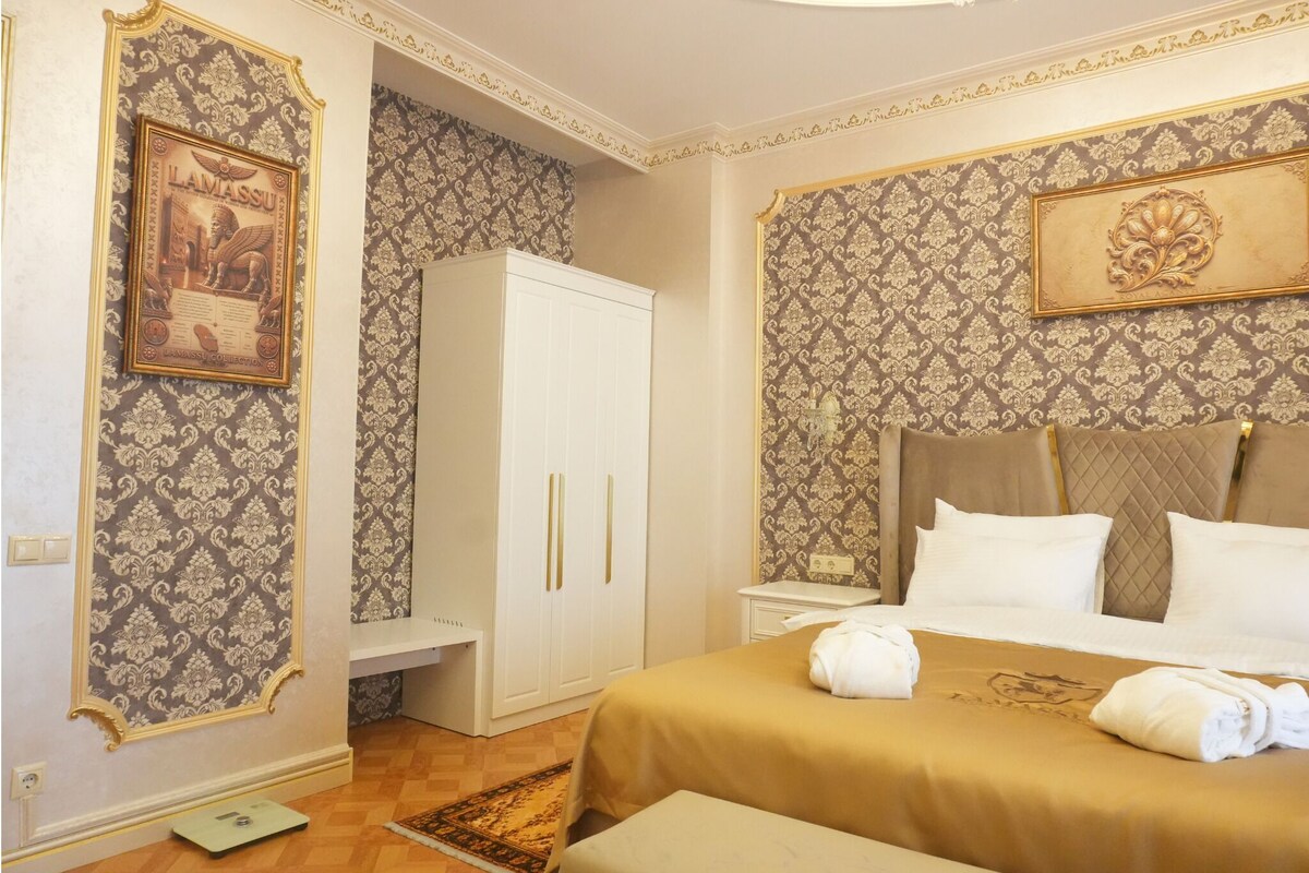 Royal Suite, Mountain View, Executive Level | In-room safe, soundproofing, free WiFi