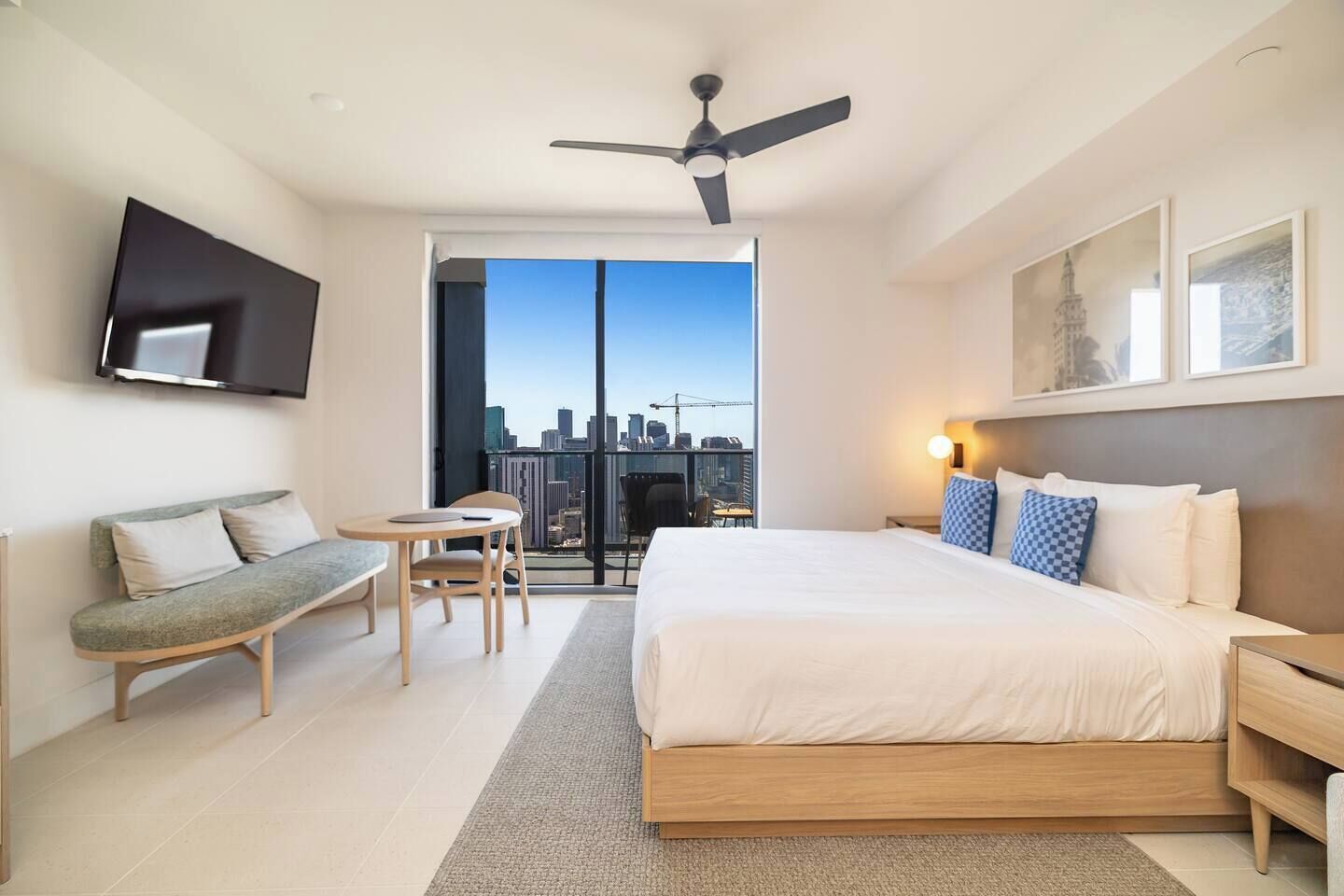 Desk, iron/ironing board, WiFi, bed sheets