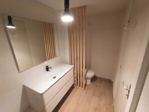Bathroom - Vrbo Property (Gruissan)