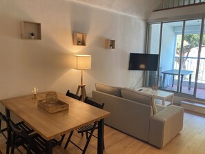 Living area - Vrbo Property (Gruissan)