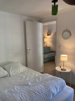Room - Vrbo Property (Gruissan)