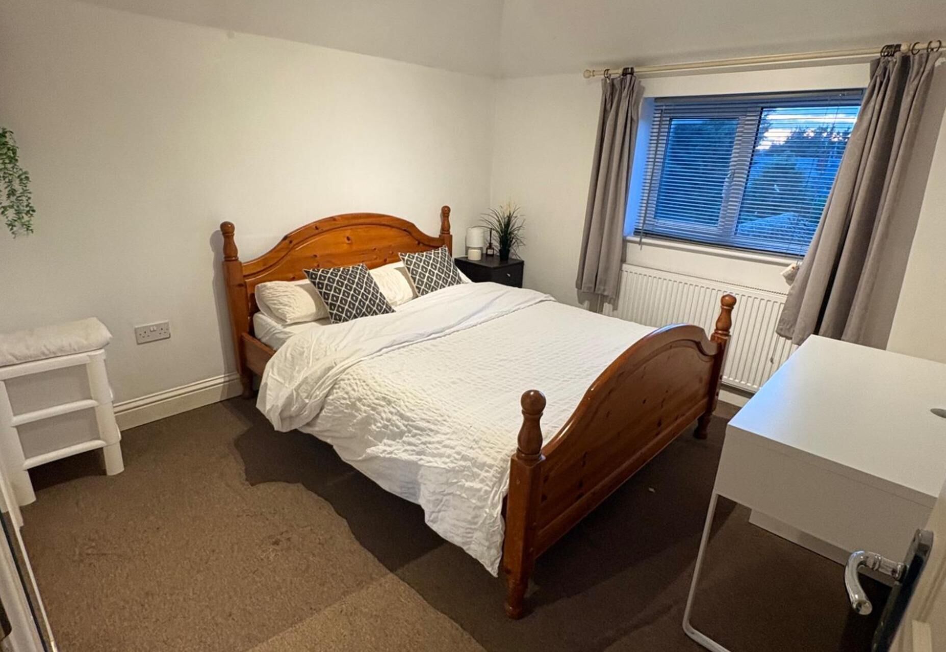 3 bedrooms, iron/ironing board, bed sheets