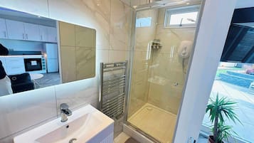Shower, hair dryer, towels