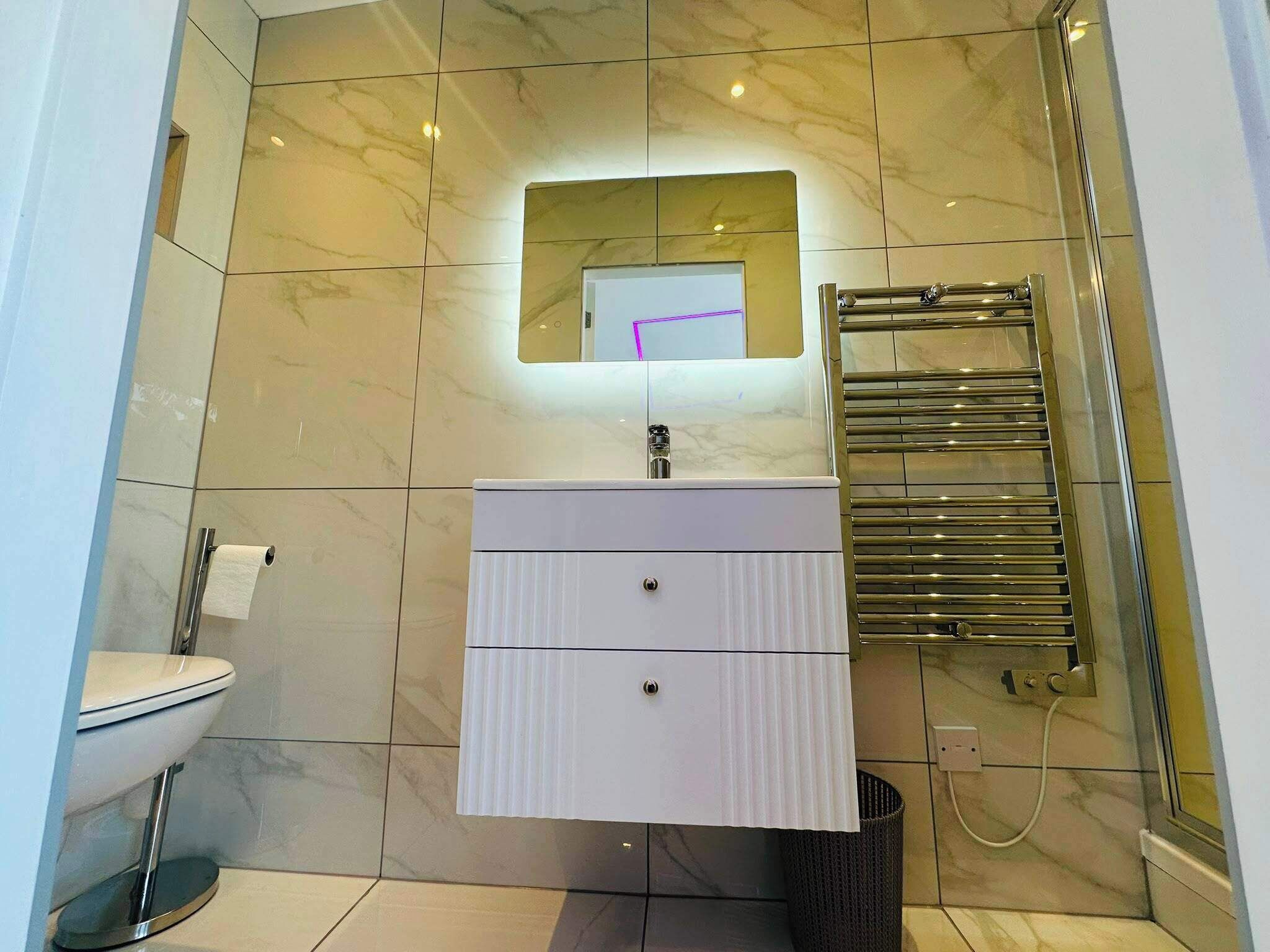 Shower, hair dryer, towels